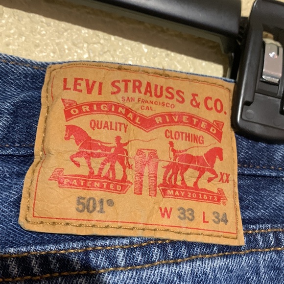 Levi Strauss Men's Jeans Button Fly Straight 501 Medium Wash W33xL34 - Picture 13 of 16